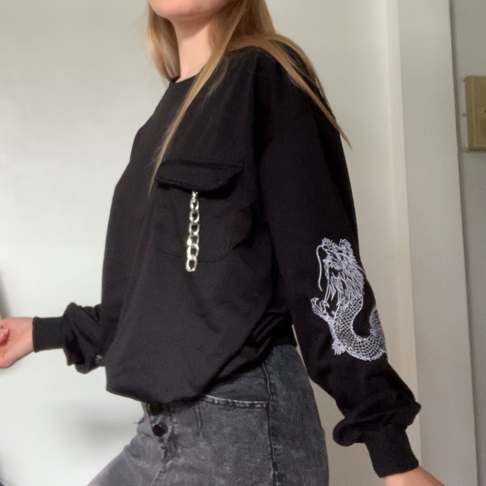 COPY - Dragon sweatshirt with pocket chain